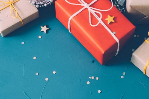 Come spedire un pacco regalo Natale economico e facile